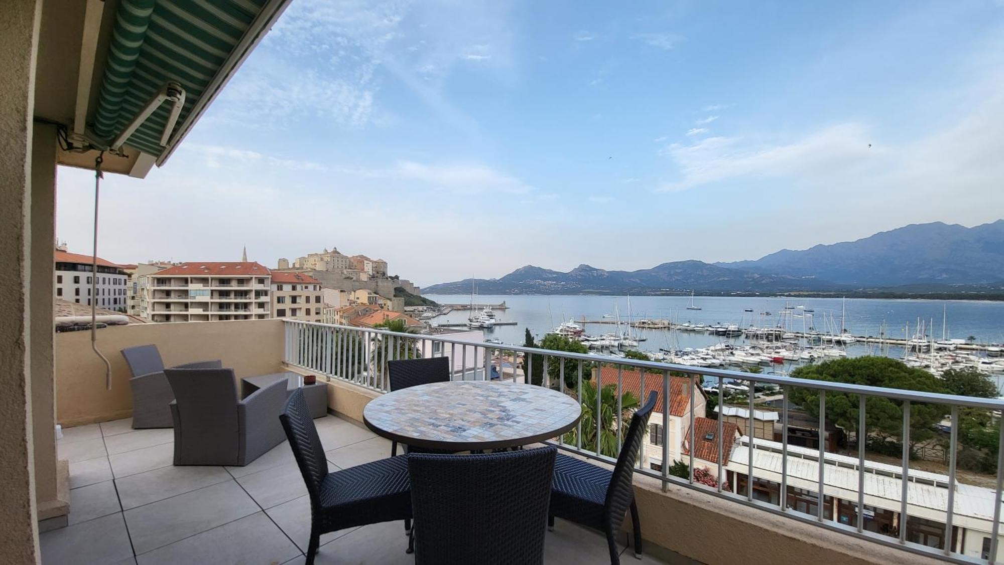 Appartement Sur La Baie, En Centre Ville カルヴィ エクステリア 写真